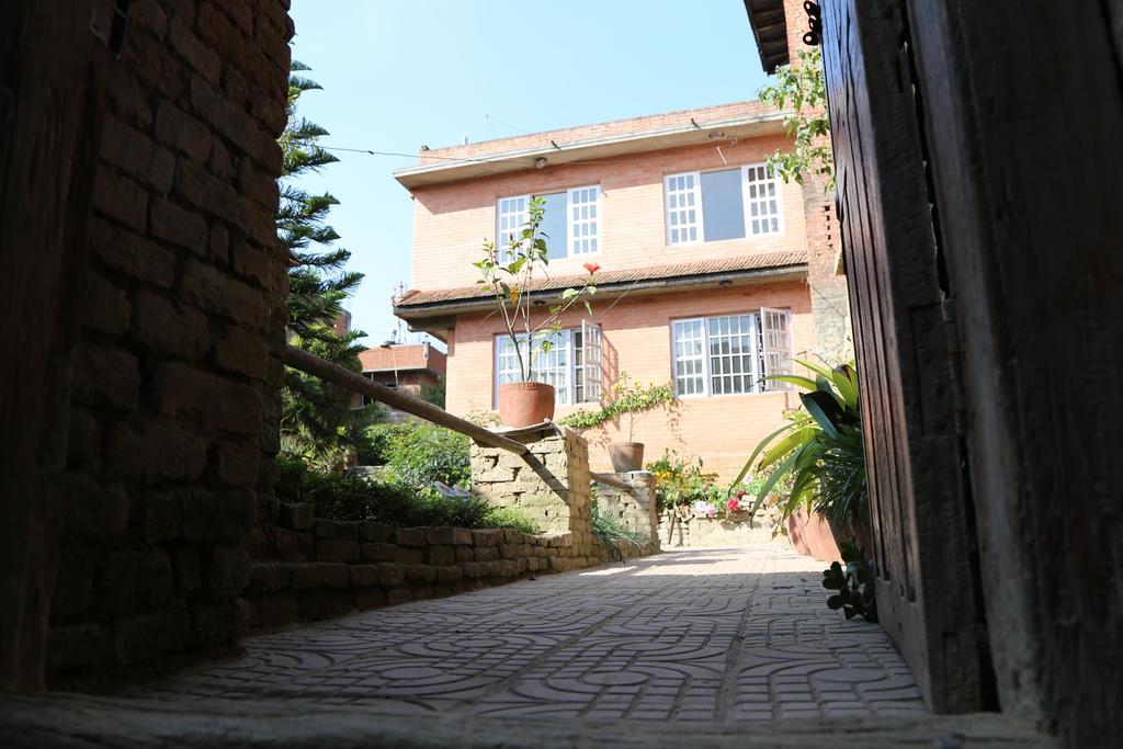 Pradhan House - Home Stay With Garden Bhatgoan エクステリア 写真