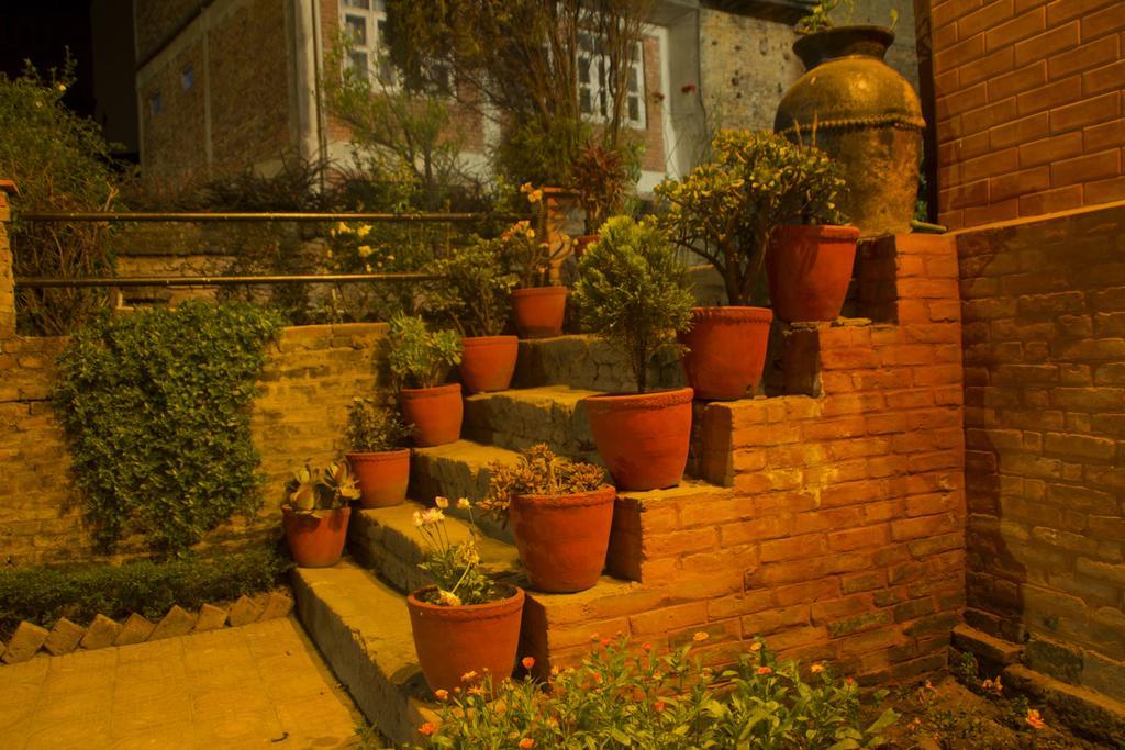 Pradhan House - Home Stay With Garden Bhatgoan エクステリア 写真